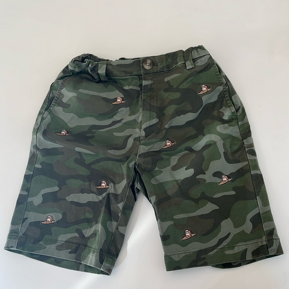 Vineyard Vines boys size 10 camo shorts